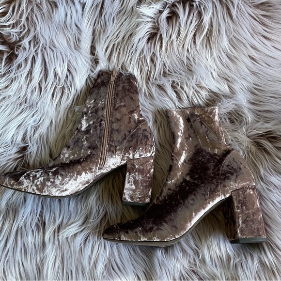 NWOT Jeffrey Campbell Cienega Pink Velvet Ankle Boots - Picture 5 of 9